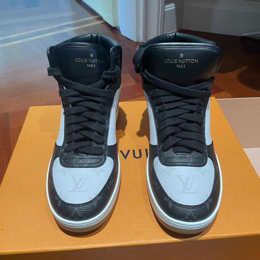 COPY - Louis Vuitton Rivoli Sneakers Brand new